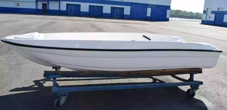 Стеклопластиковая лодка Пингвин (тримаран) в Оренбурге