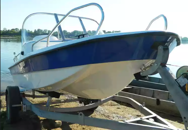 Стеклопластиковый катер Wyatboat-430 DC (тримаран) в Оренбурге