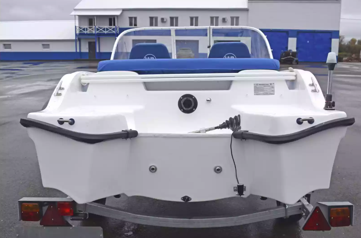 Стеклопластиковый катер Wyatboat-430DCМ (килевая) в Оренбурге