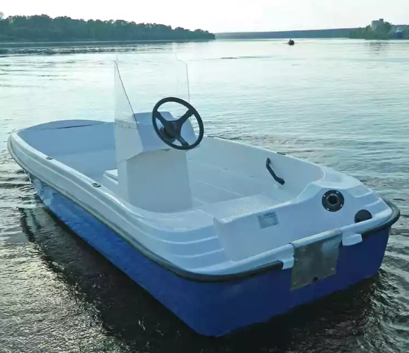 Стеклопластиковая лодка Пингвин с консолью (тримаран) в Оренбурге