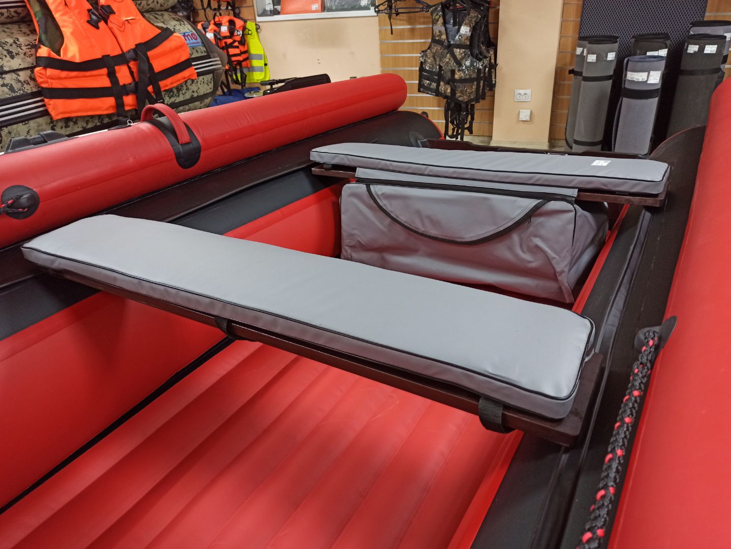 КОМПЛЕКТ МЯГКИХ НАКЛАДОК С СУМКОЙ ДЛЯ ЛОДОК 90Х20 СЕРЫЙ в Оренбурге