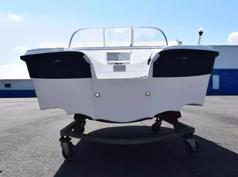 Стеклопластиковый катер Wyatboat-430 DC (тримаран) в Оренбурге