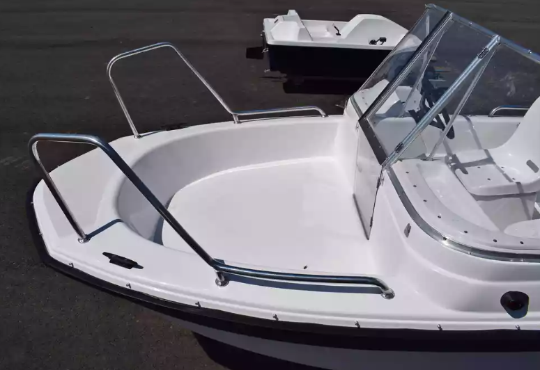 Стеклопластиковый катер Wyatboat-430 DC (тримаран) в Оренбурге