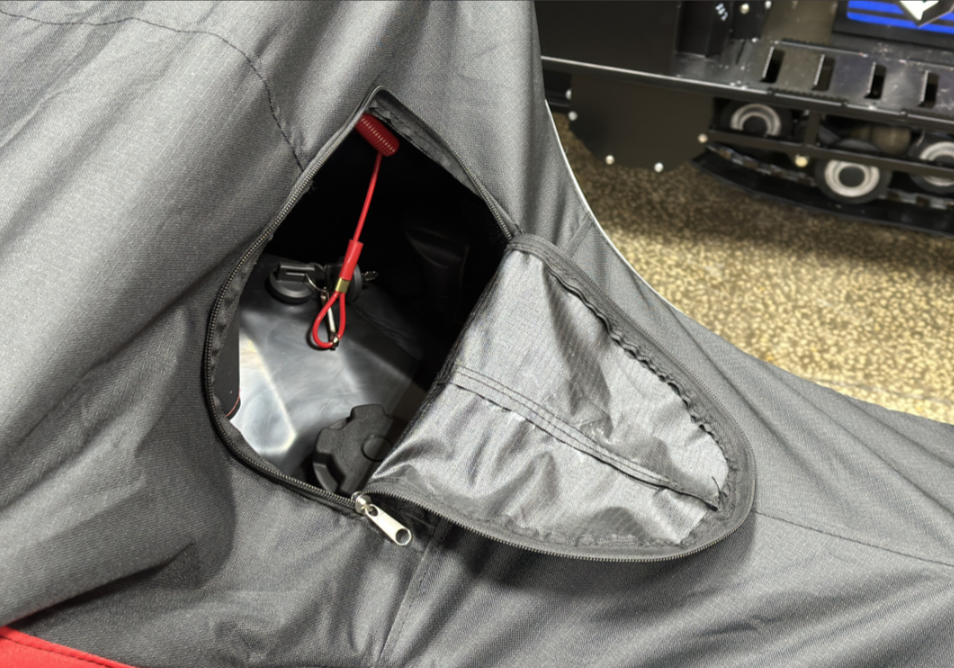 Чехол транспорт. снегохода IKUDZO HUNTER черно-красный Оксфорд ПРЕМИУМ качества с лого IKUDZO в Оренбурге