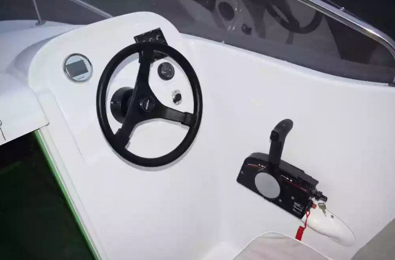 Стеклопластиковый катер Neman-530 с каютой в Оренбурге