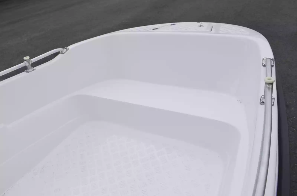 Стеклопластиковая лодка Пингвин New (тримаран) в Оренбурге