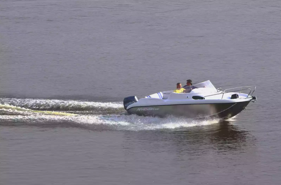 Комбинированный катер Neman-530 с каютой в Оренбурге