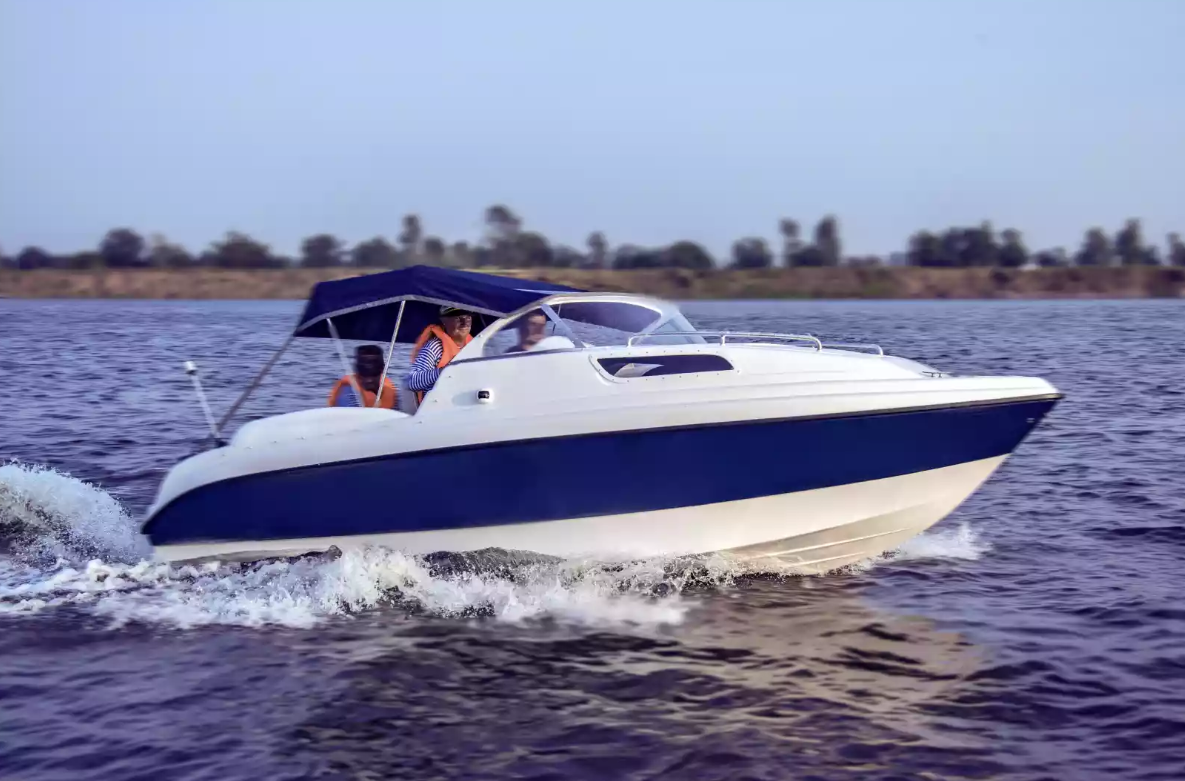 Стеклопластиковый катер Neman-550 с каютой в Оренбурге