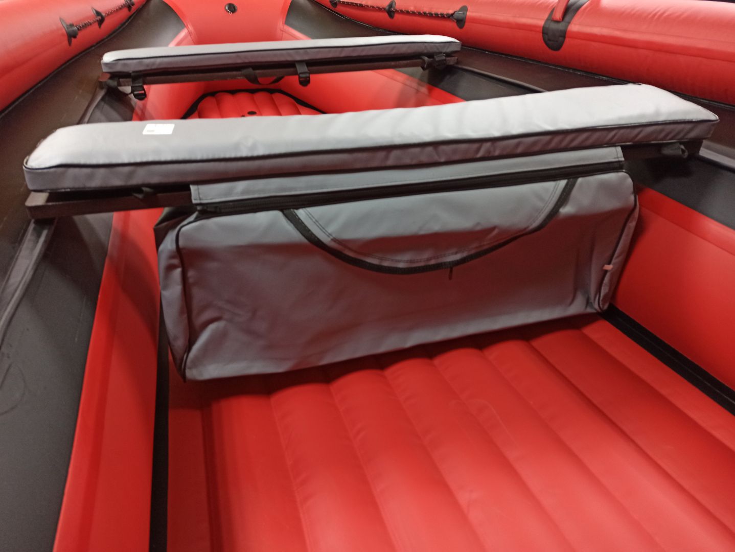 КОМПЛЕКТ МЯГКИХ НАКЛАДОК С СУМКОЙ ДЛЯ ЛОДОК 90Х20 СЕРЫЙ в Оренбурге