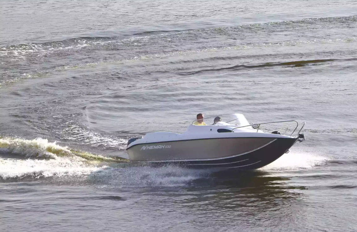 Комбинированный катер Neman-530 с каютой в Оренбурге