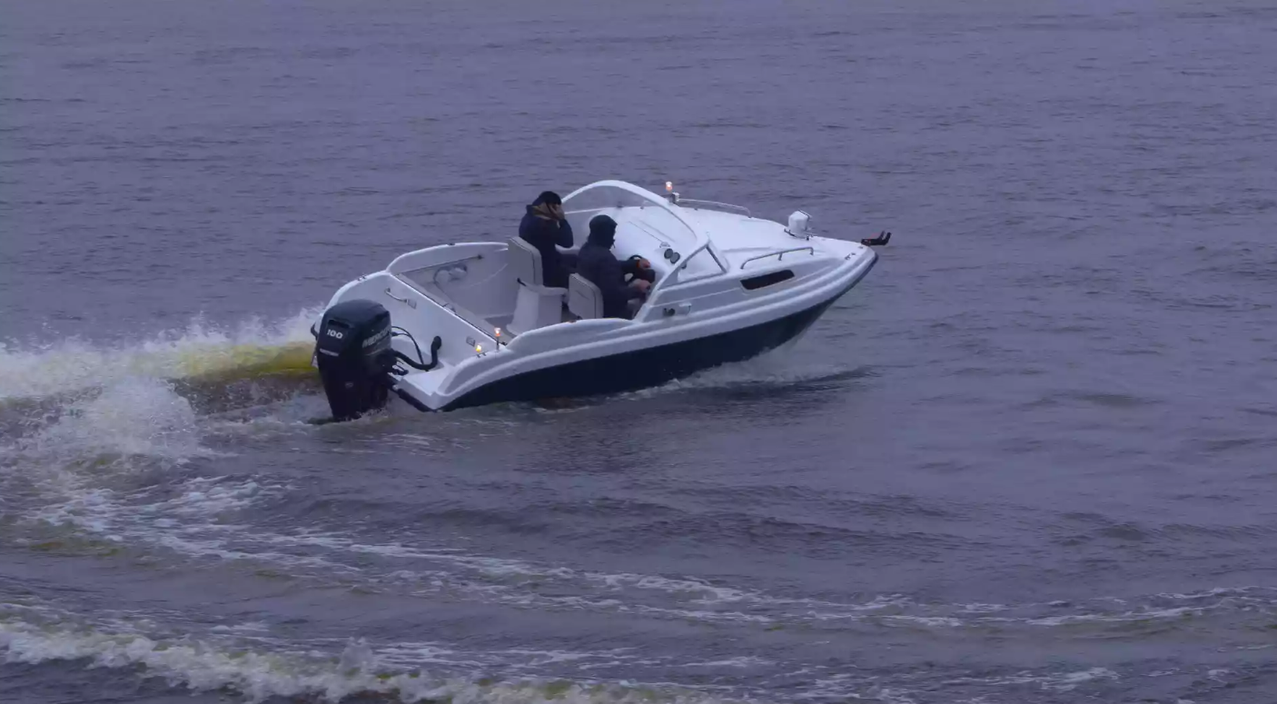 Стеклопластиковый катер Neman-550 с каютой в Оренбурге