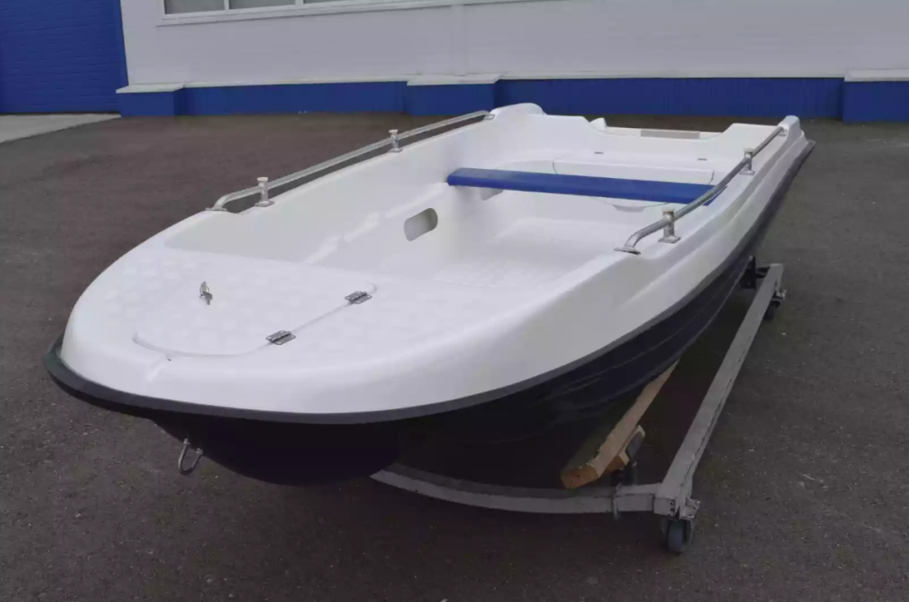 Стеклопластиковая лодка Пингвин New (тримаран) в Оренбурге