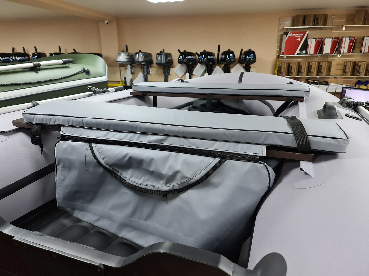 КОМПЛЕКТ МЯГКИХ НАКЛАДОК С СУМКОЙ ДЛЯ ЛОДОК 90Х20 СЕРЫЙ в Оренбурге